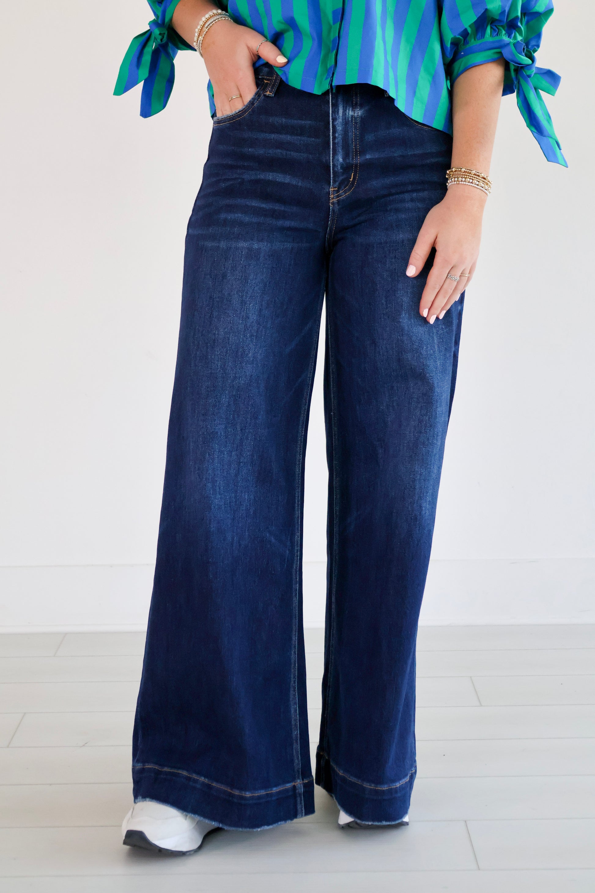 wide leg dark washed jeans ￼