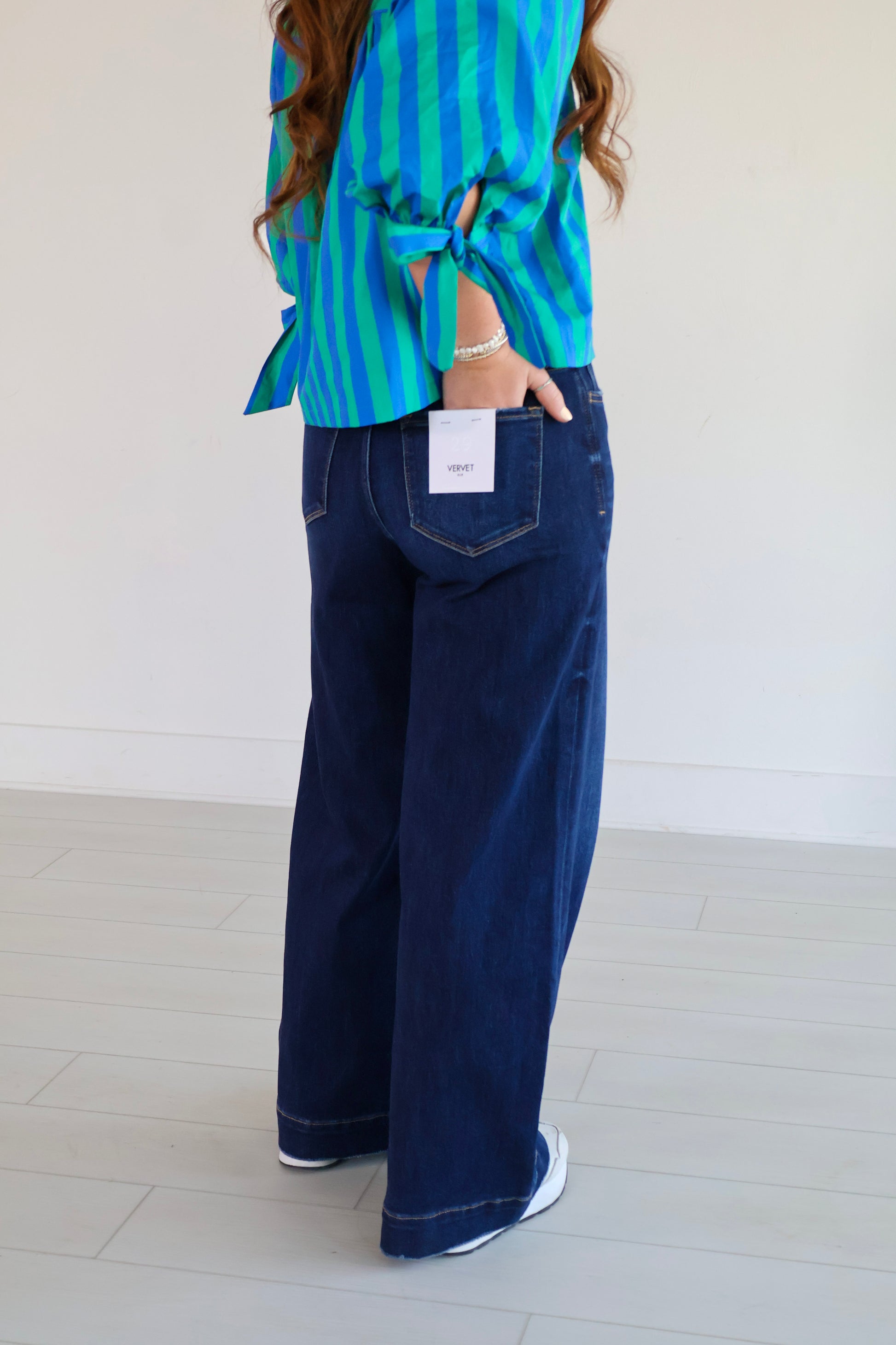 wide leg dark washed jeans ￼