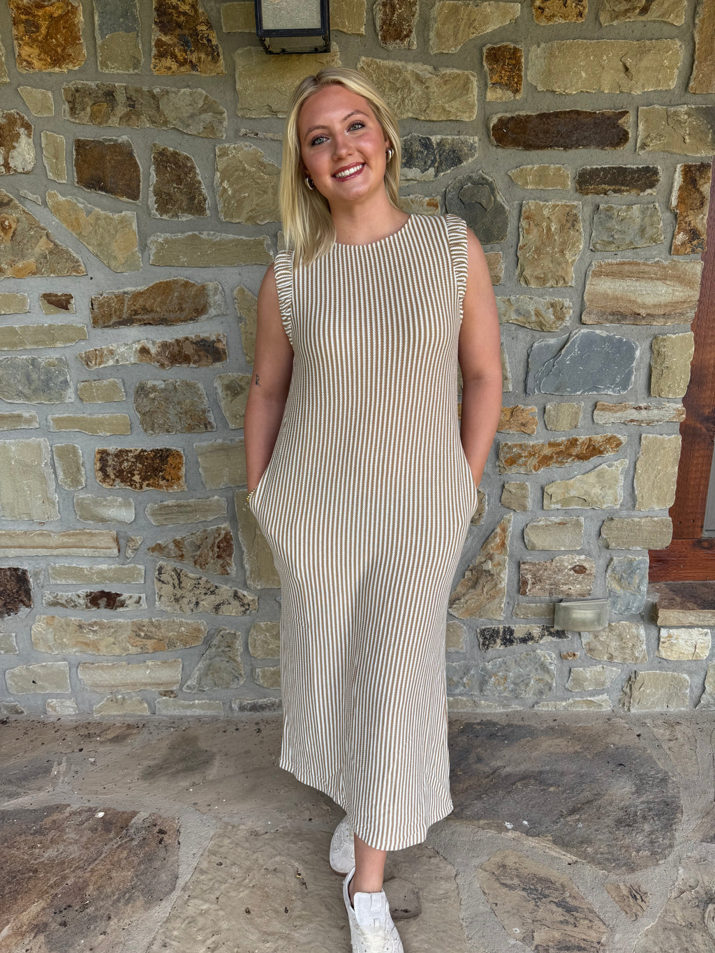 Striped sleeveless dress ￼